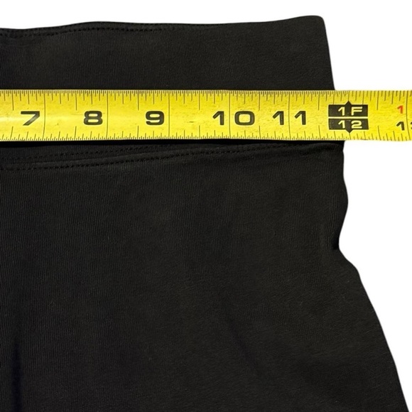 Nike Black and White Leggings with Iconic Swoosh - Picture 4 of 6